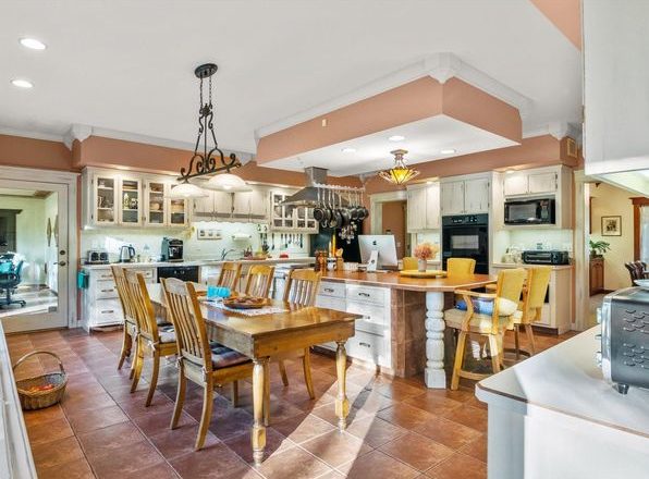 luxury houses in Shoreview, MN